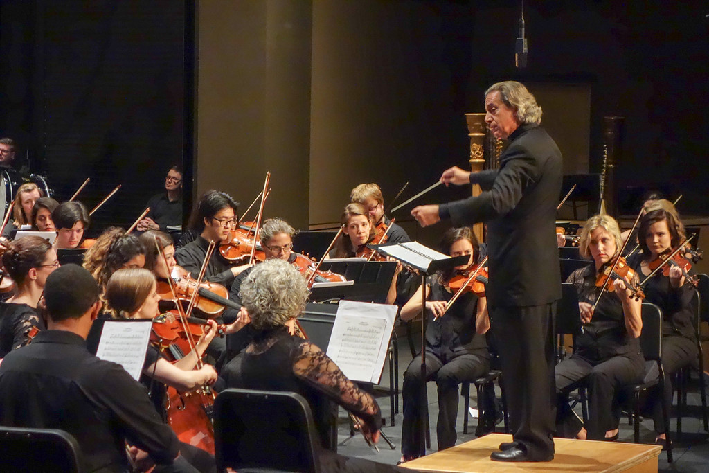 Richard Rosenberg conducts the Orchestra (1)